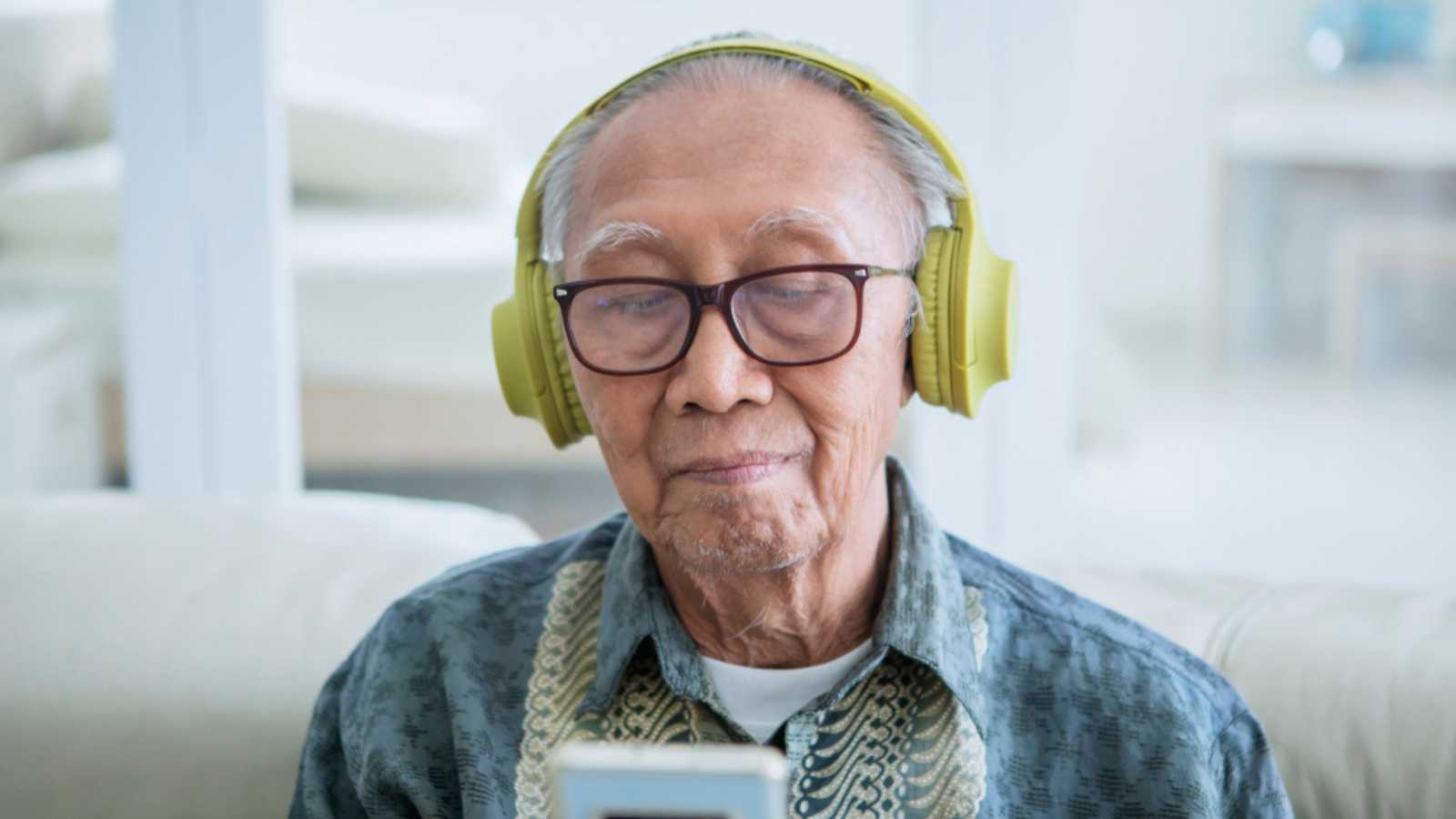 Old Man hearing song