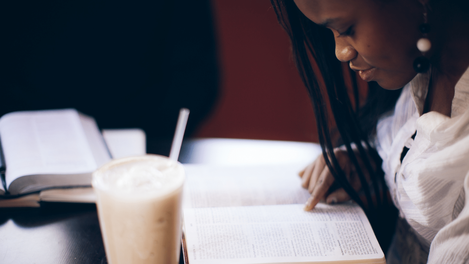 woman reading Bible and memorizing Scripture