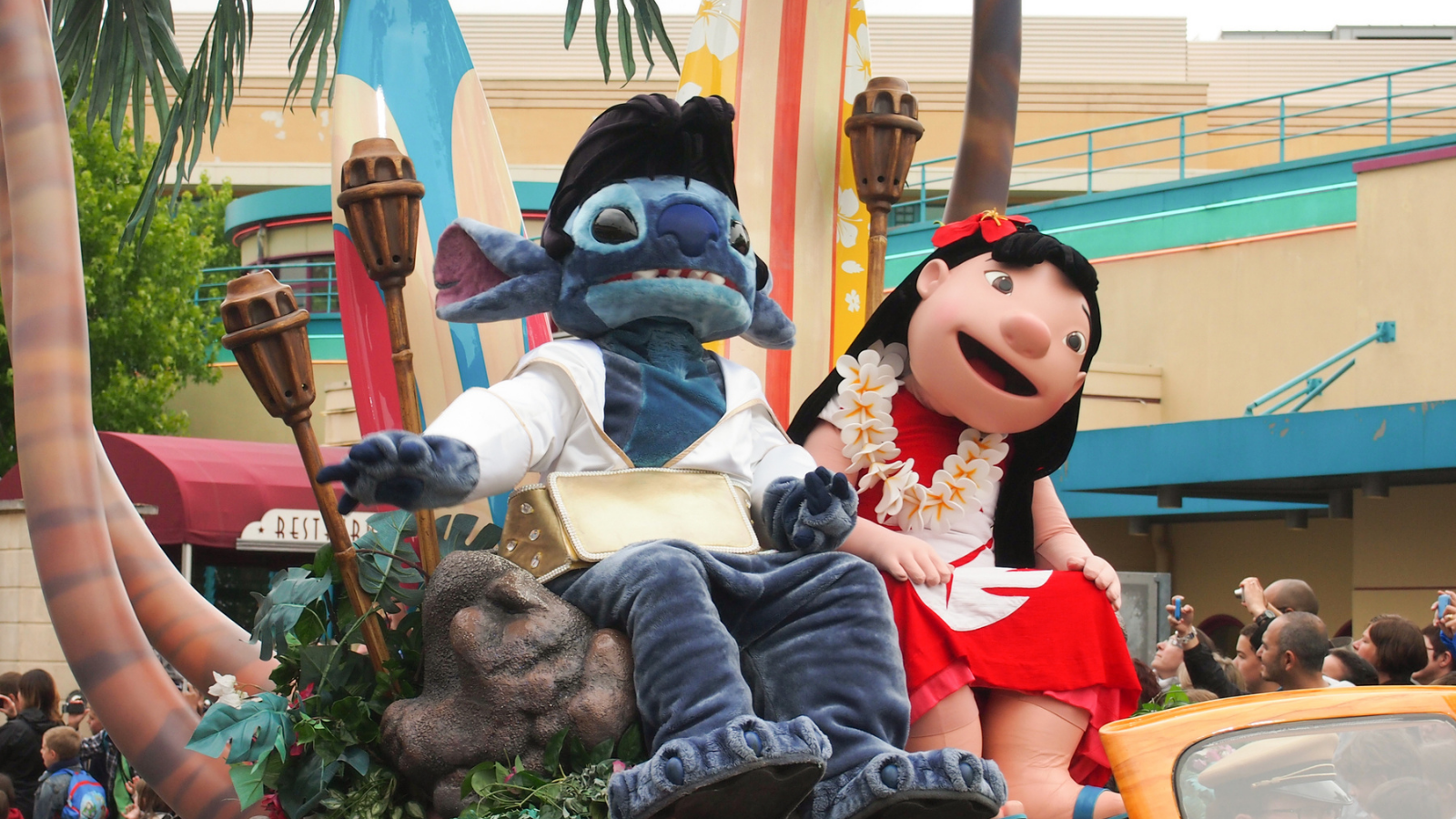 Two people dressed as Disney's Lilo & Stitch characters.