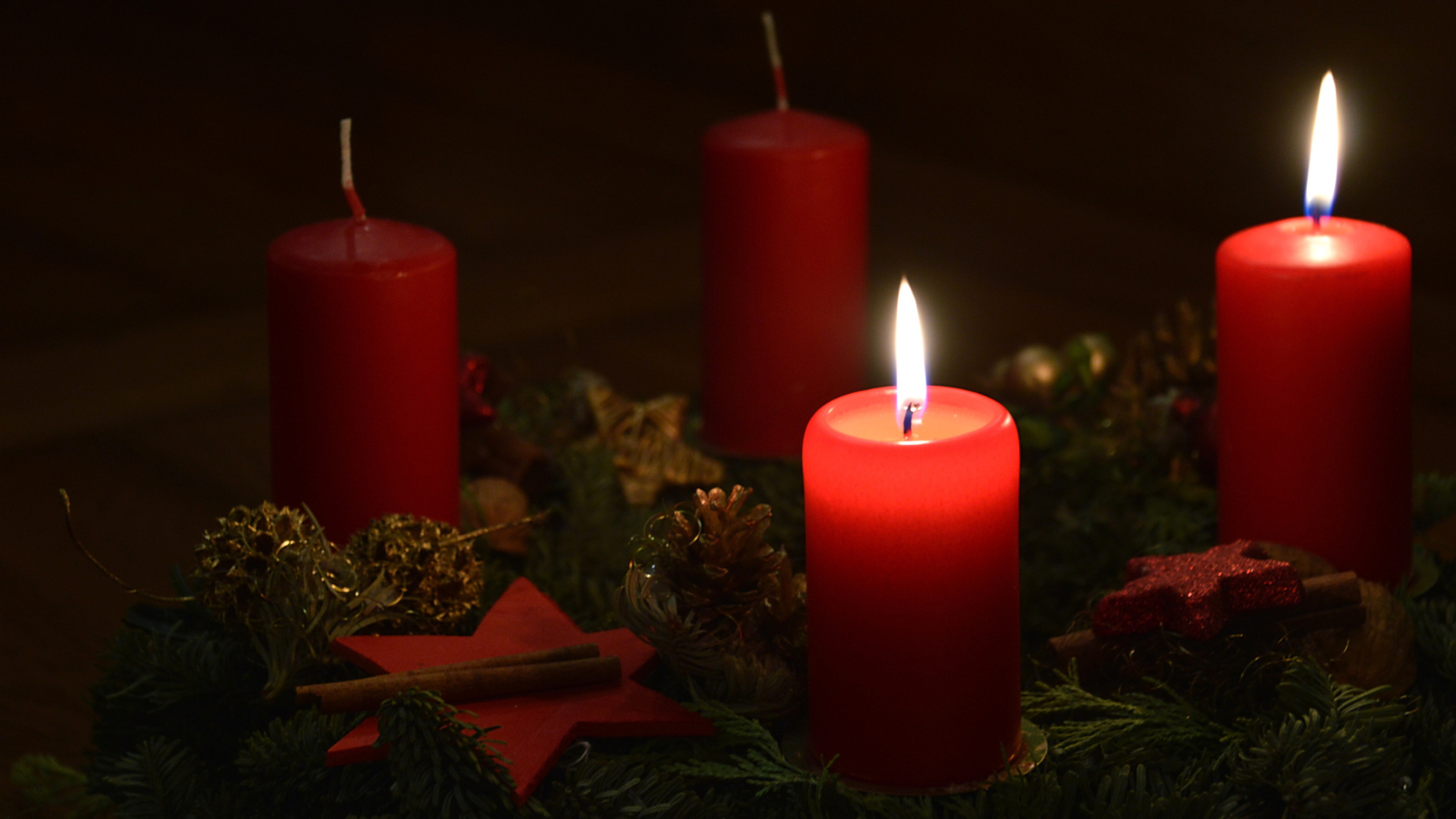 Ad advent wreath with red candles.
